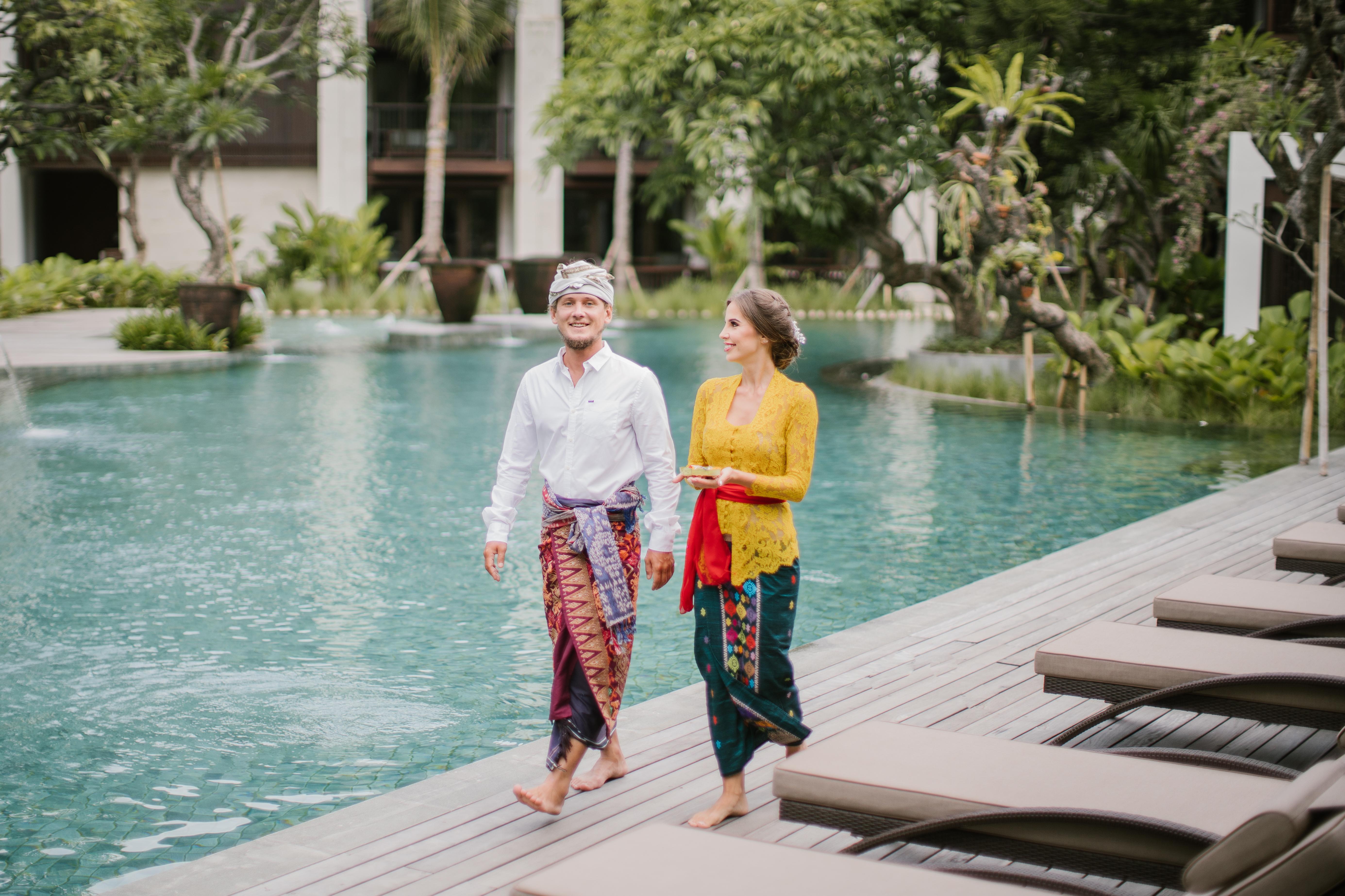 Ramayana Suites And Resort Кута Екстер'єр фото A Balinese couple wearing traditional Balinese attire