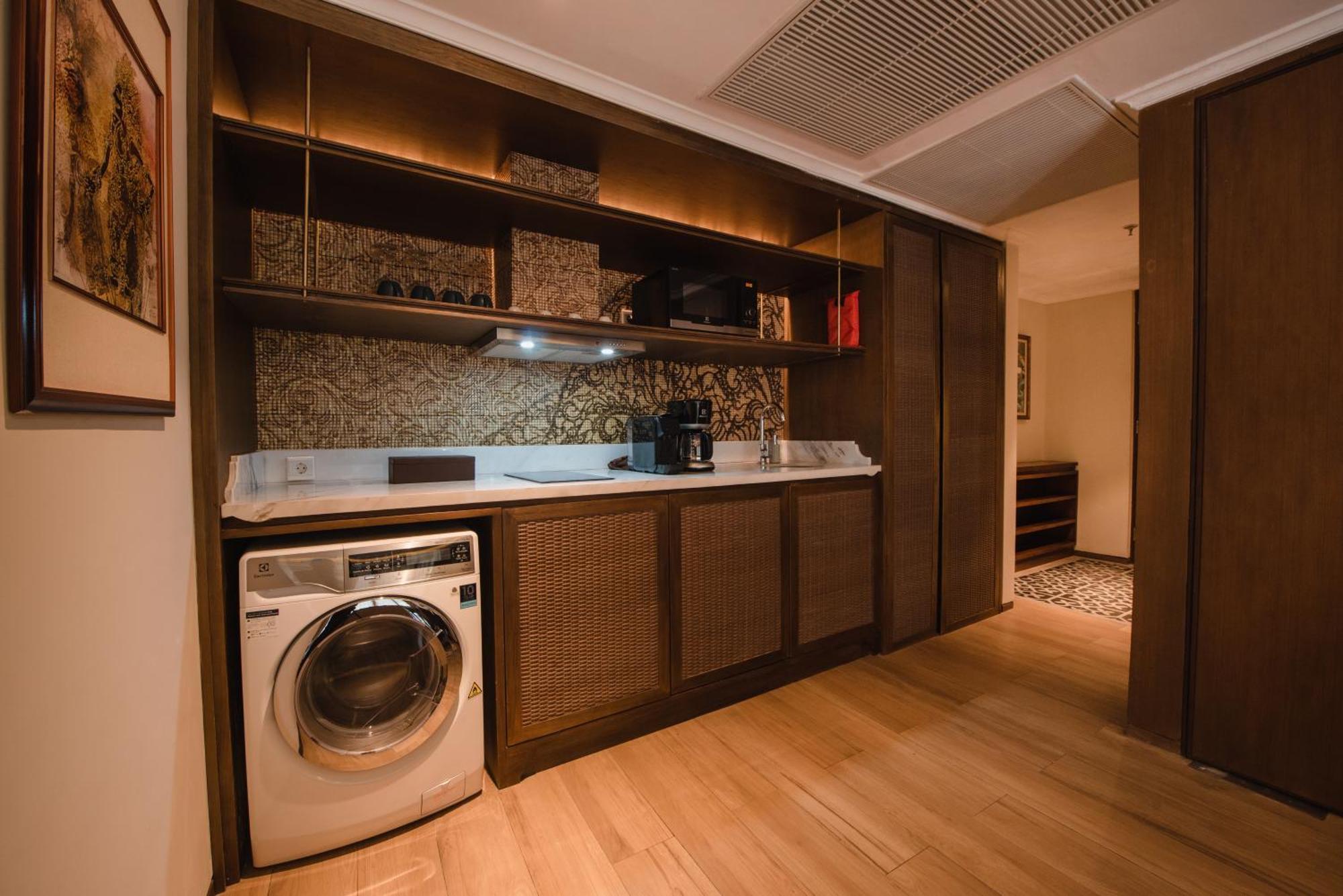 Ramayana Suites And Resort Кута Екстер'єр фото A laundry room in a hotel