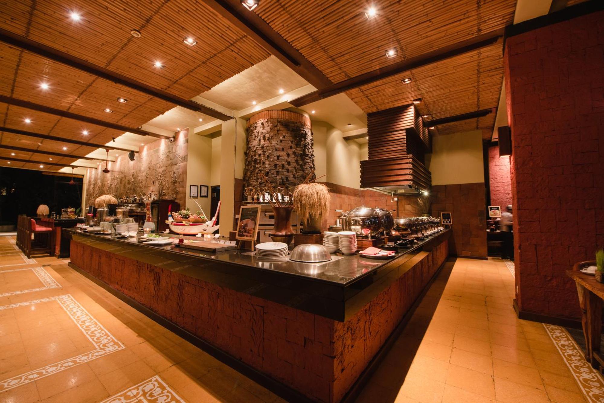 Ramayana Suites And Resort Кута Екстер'єр фото The restaurant at the Taj Bengal