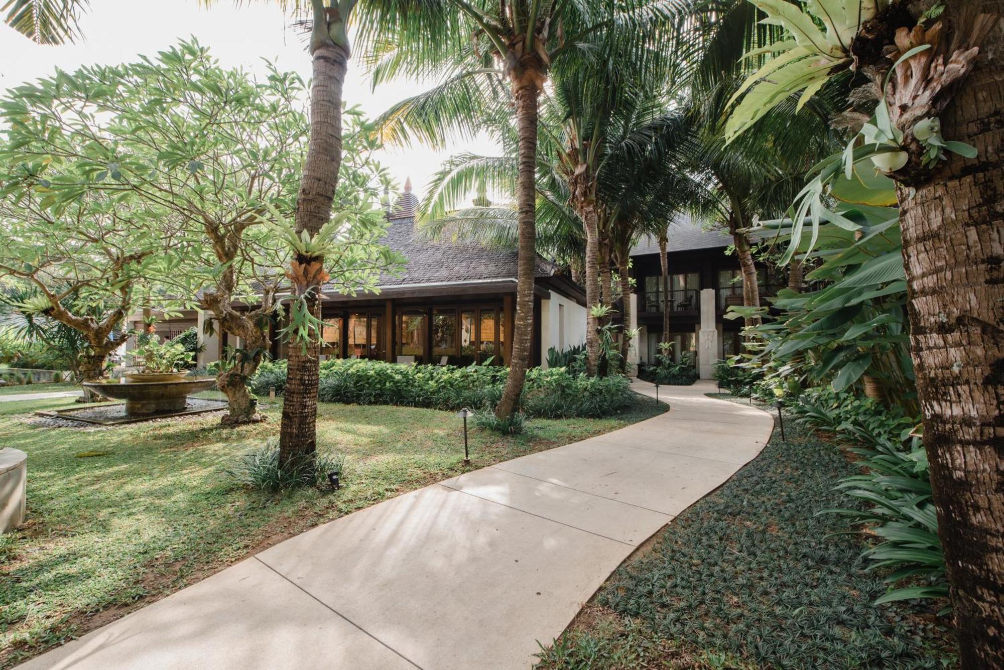 Ramayana Suites And Resort Кута Екстер'єр фото The Banyan Tree Spa at the Banyan Tree Hotel, Phuket, Thailand