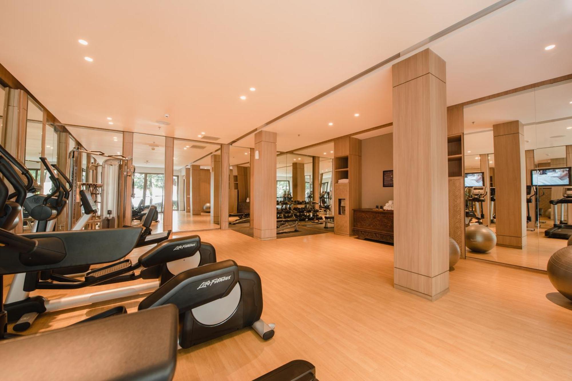 Ramayana Suites And Resort Кута Екстер'єр фото The gym at The Park, Hyderabad